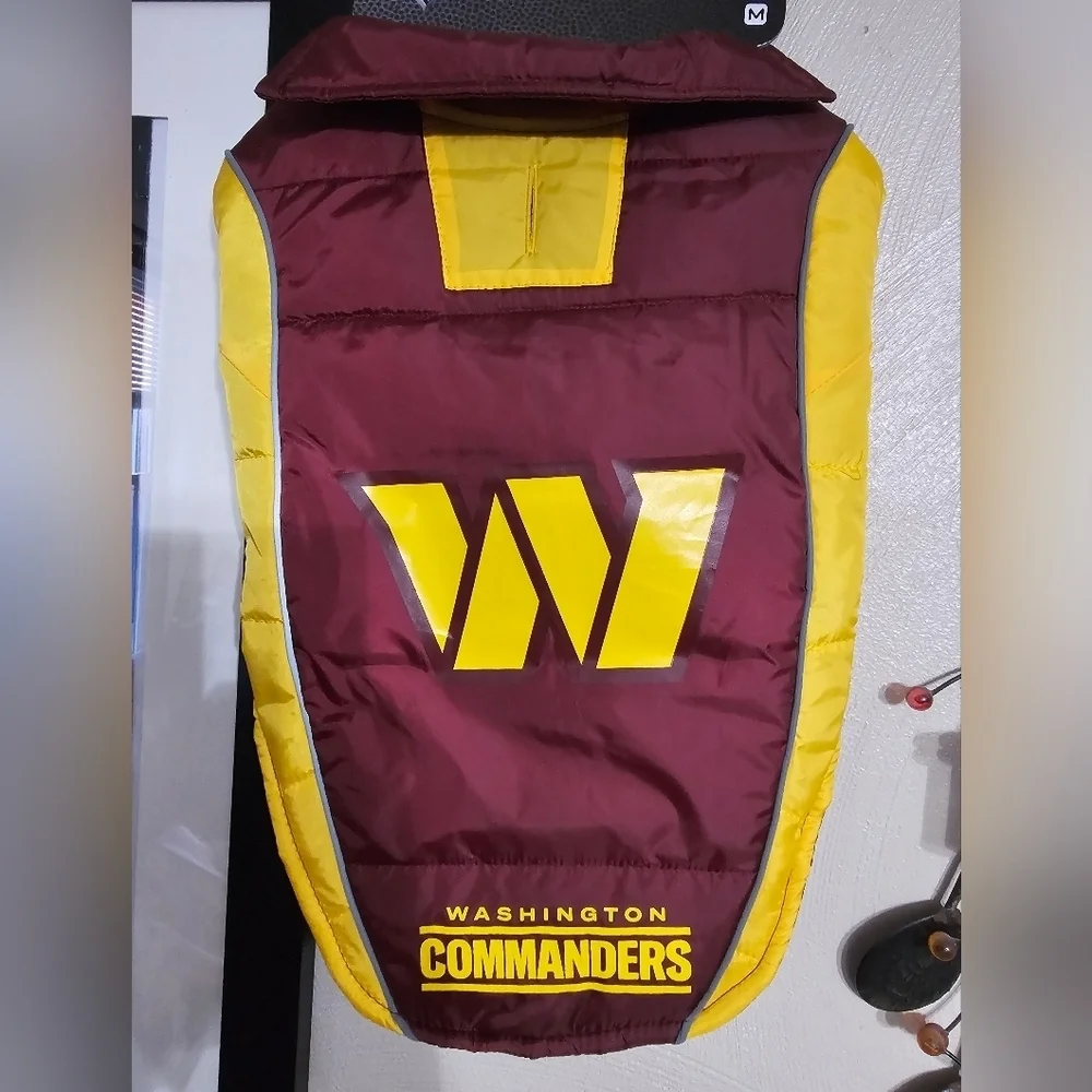 NFL Washington Commanders Dog Puffer Jacket Size Medium NEW with Tags